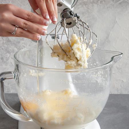 how-to-make-vintage-whipping-cream-cake