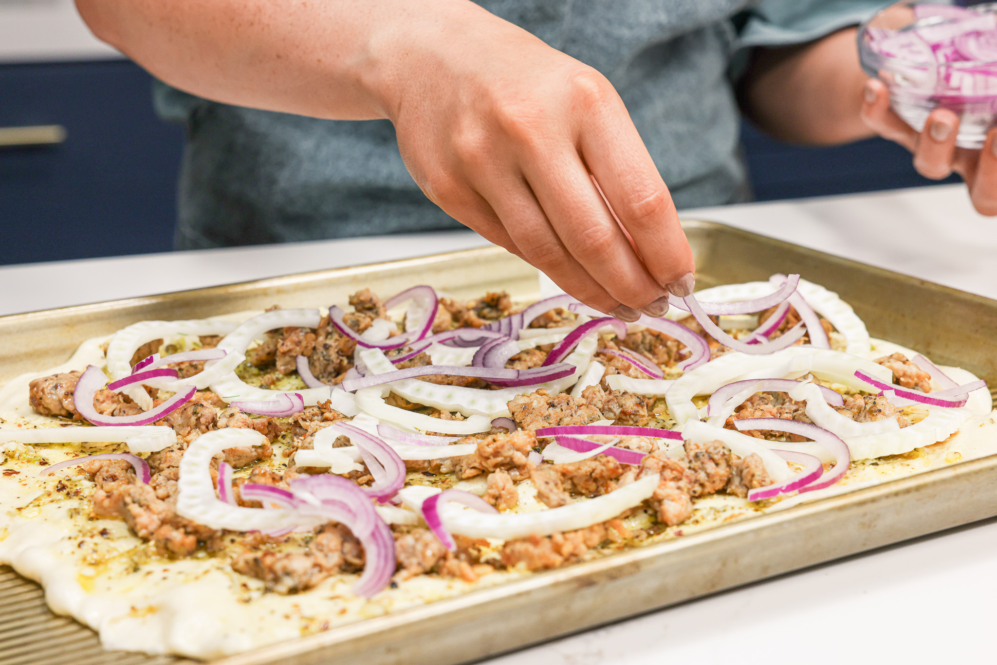 how-to-make-sheet-pan-pizza-9624a017bb93014c14954572
