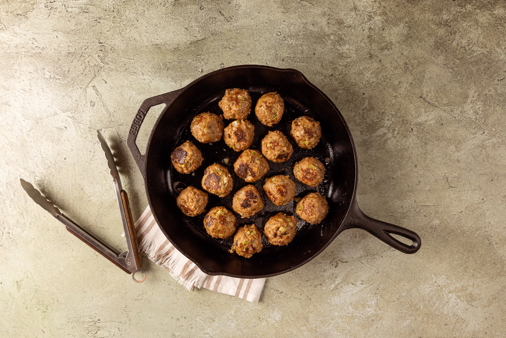 how-to-make-turkey-and-stuffing-meatballs-3c20cadf2251008b41536a2e