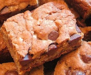 Chewy Chocolate Chip Bar Cookies - BigOven