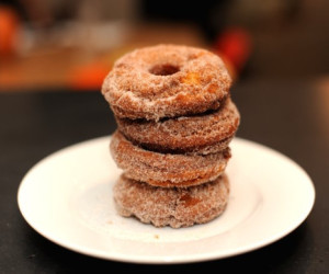 https://bigoven-res.cloudinary.com/image/upload/w_300,c_fill,h_250/cider-doughnuts-2.jpg