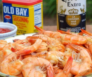 https://bigoven-res.cloudinary.com/image/upload/w_300,c_fill,h_250/peel-n-eat-shrimp-with-homemade-cocktail-sauce-1819952.jpg
