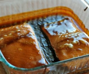Teriyaki Salmon With Sriracha Cream Sauce